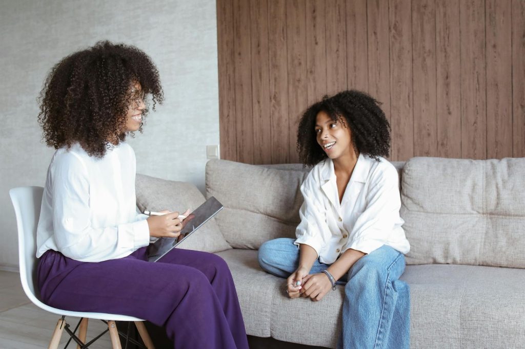 woman speaking with her therapist